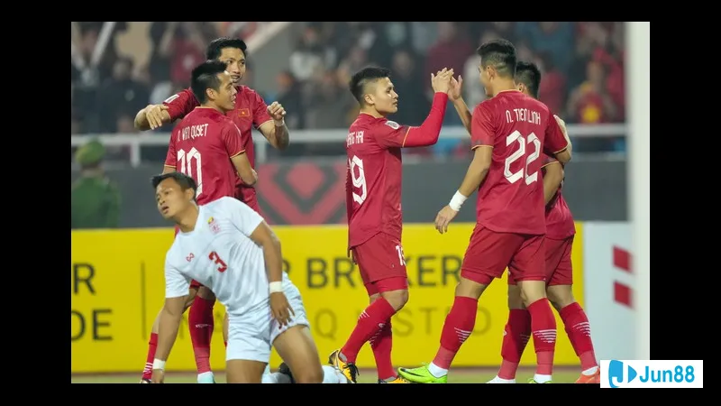 Bình luận bóng đá hôm nay